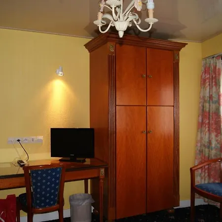 Courtonne Hotel 2*